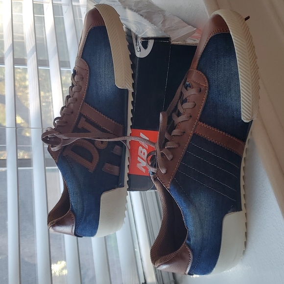 Men's Sneakers - Picture 2 of 6